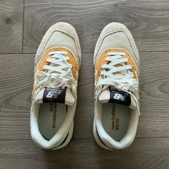New Balance. 997H Sneakers. Sea Salt / Timberwolf - Picture 4 of 5